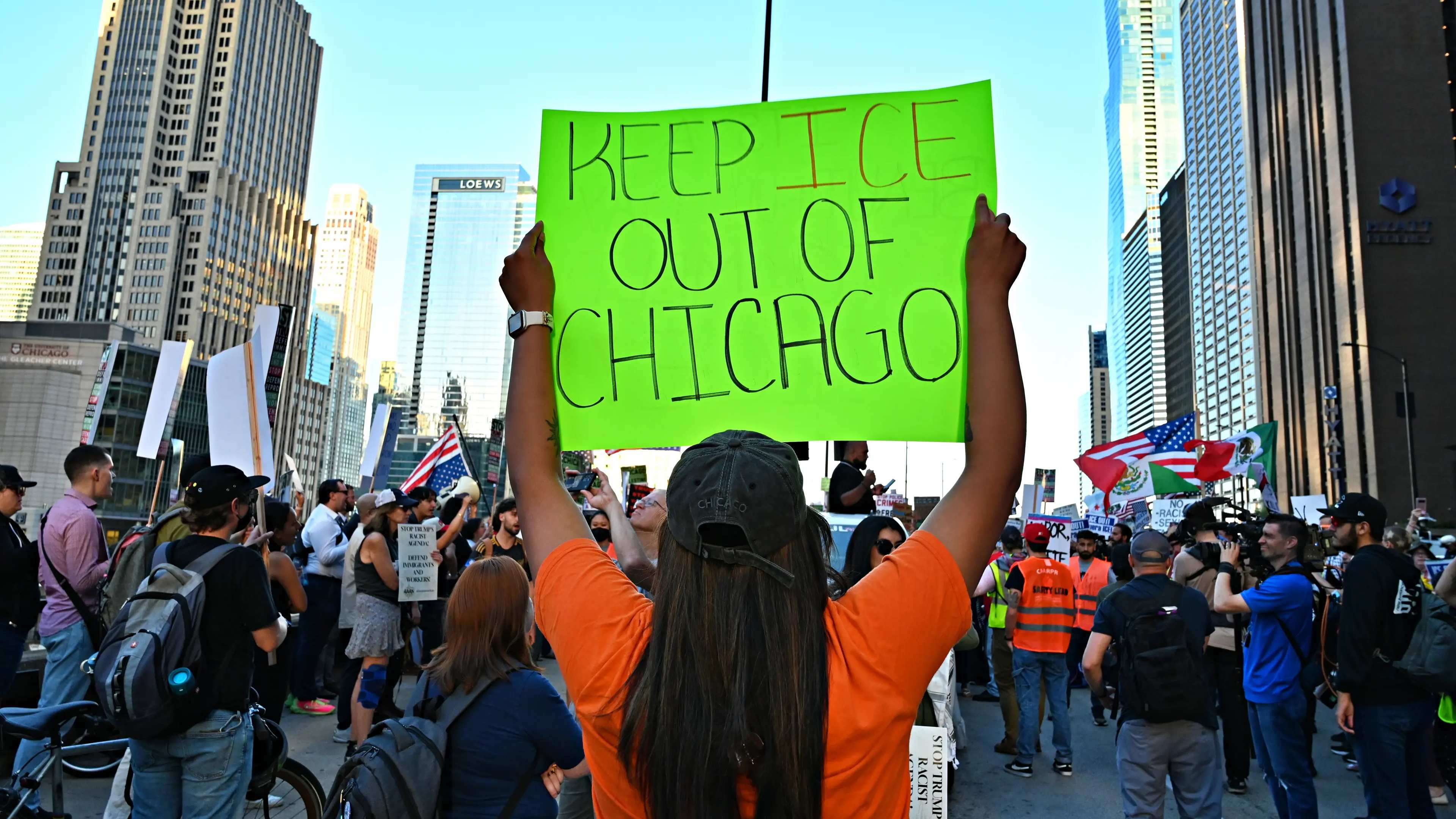 Trump launches migrant crackdown in Chicago